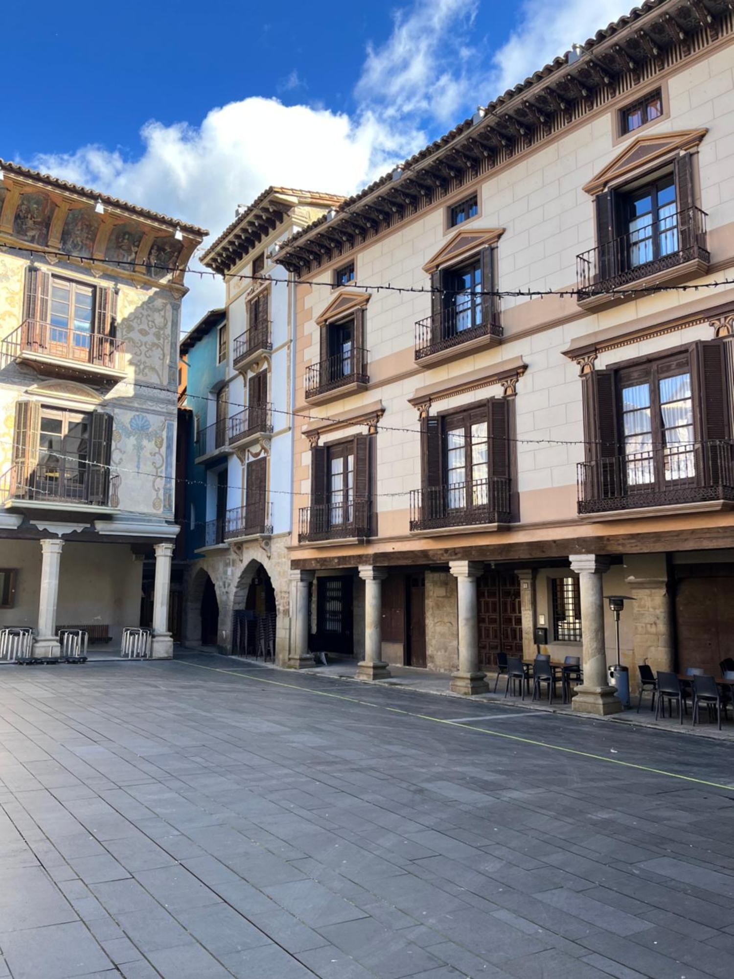 Apartamentos Angelus Plaza Mayor De Graus Exteriér fotografie