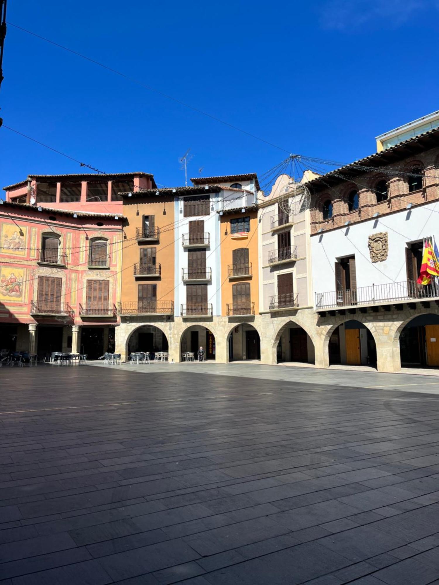 Apartamentos Angelus Plaza Mayor De Graus Exteriér fotografie
